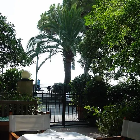 Beau Rivage Готель 3*