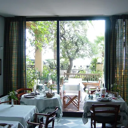 Готель Beau Rivage 3*